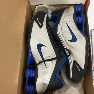 Grade School Shox Size 6.5